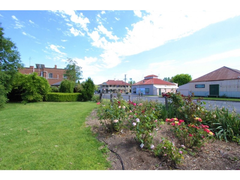 15 Olive Street, Mandurama NSW 2792
