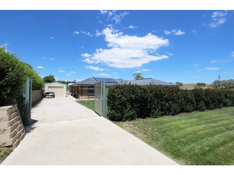 8 Governors Parade, Windradyne NSW 2795