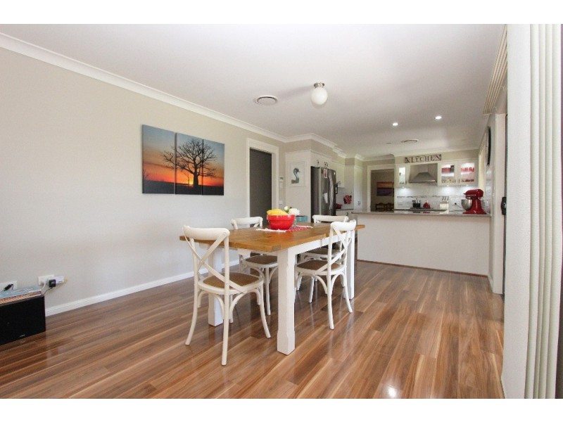 8 Governors Parade, Windradyne NSW 2795