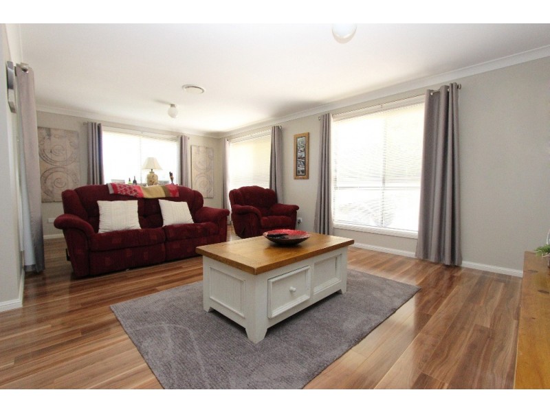 8 Governors Parade, Windradyne NSW 2795