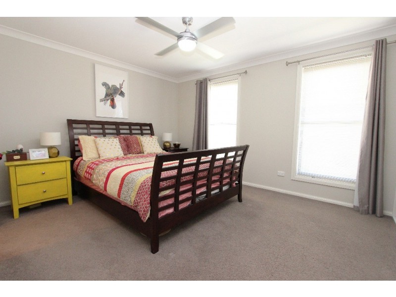 8 Governors Parade, Windradyne NSW 2795