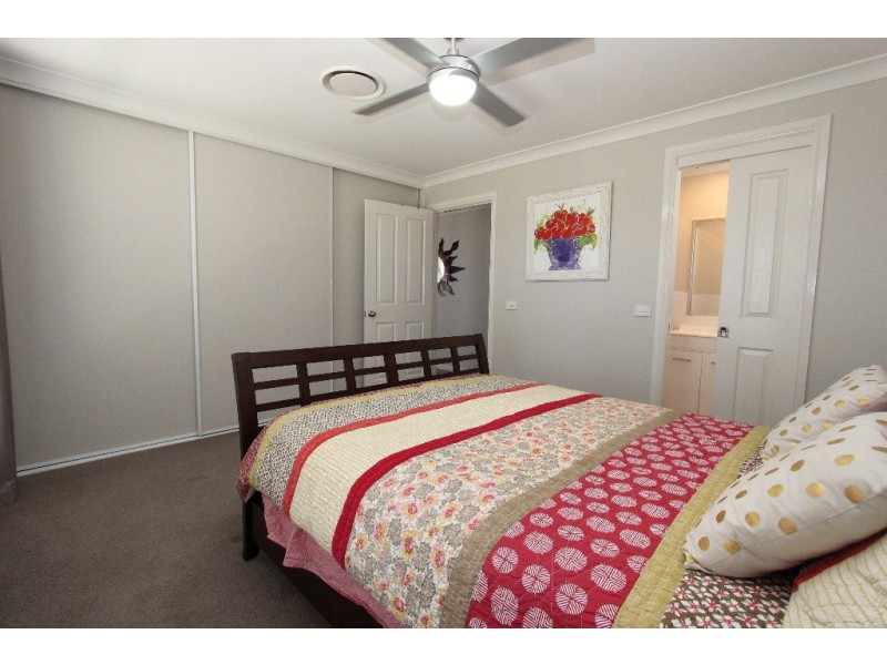 8 Governors Parade, Windradyne NSW 2795