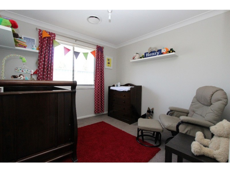 8 Governors Parade, Windradyne NSW 2795