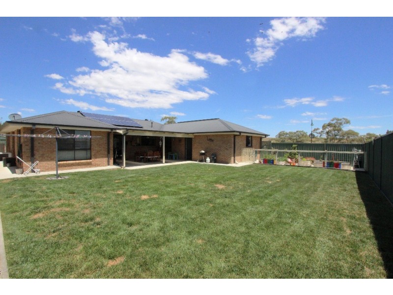 8 Governors Parade, Windradyne NSW 2795