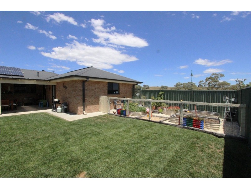 8 Governors Parade, Windradyne NSW 2795