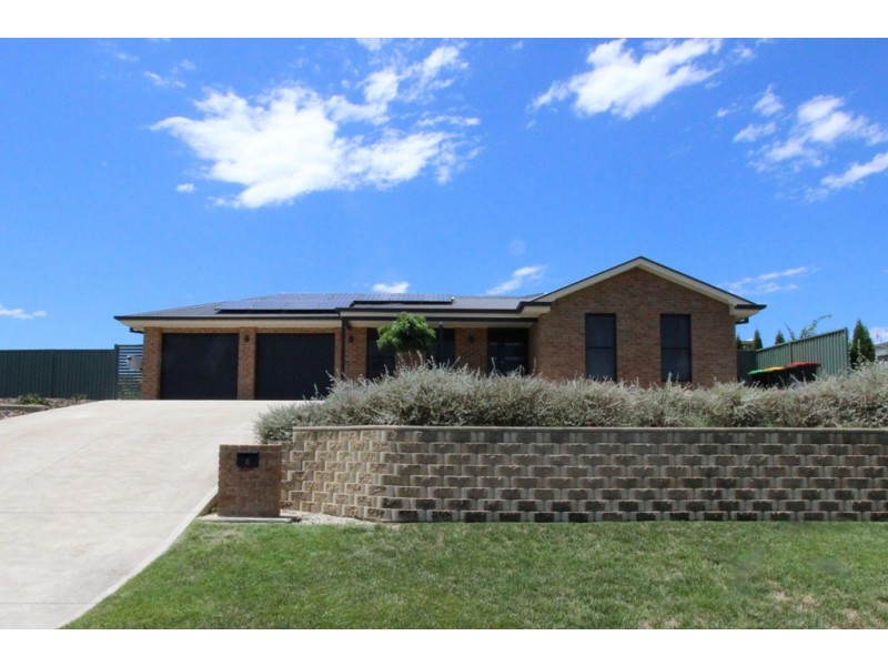 8 Governors Parade, Windradyne NSW 2795