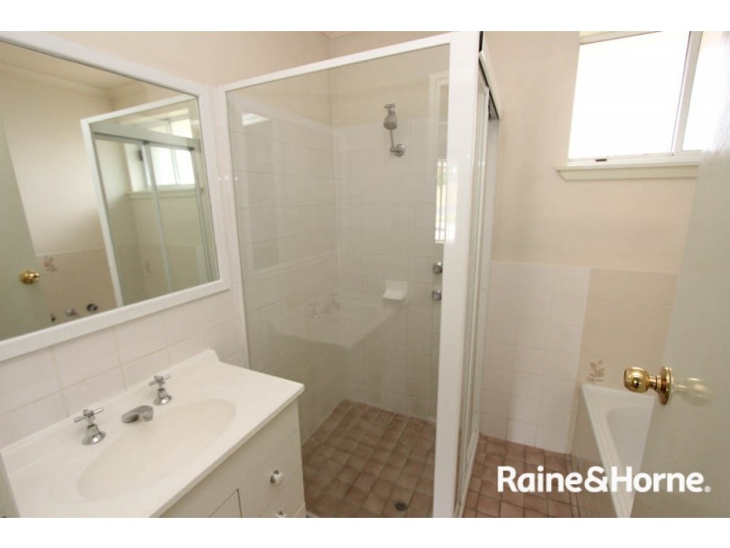 15 College Rd, South Bathurst NSW 2795
