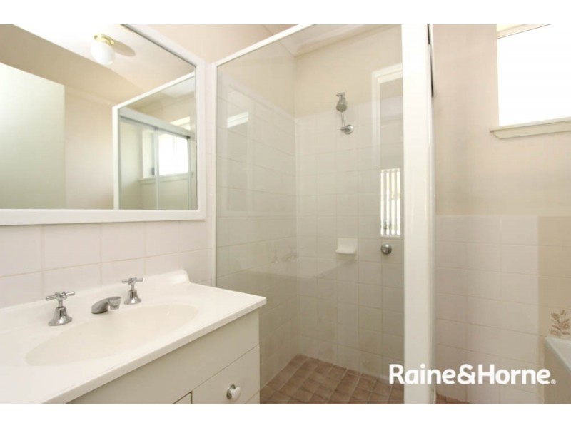 15 College Rd, South Bathurst NSW 2795