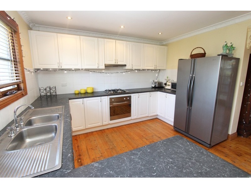 61 Commonwealth st, Bathurst NSW 2795