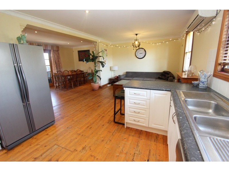 61 Commonwealth st, Bathurst NSW 2795