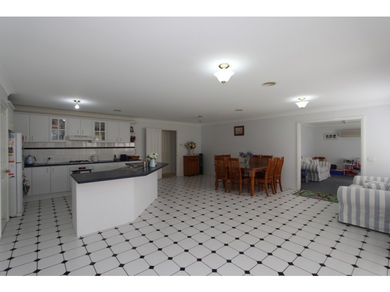 29 Carlyle Ave, Bathurst NSW 2795