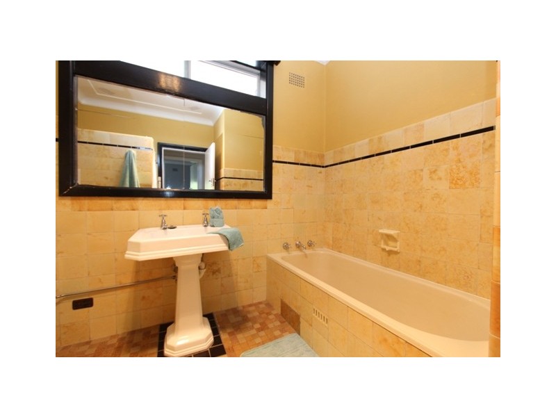 111 Rocket Street, Bathurst NSW 2795