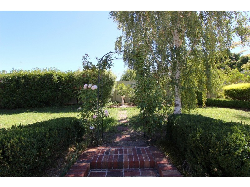 60 Opperman Way, Windradyne NSW 2795