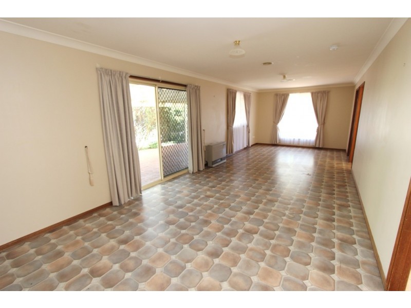 20 Wentworth Dr, Bathurst NSW 2795