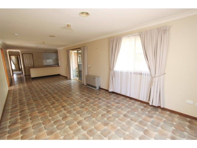 20 Wentworth Dr, Bathurst NSW 2795