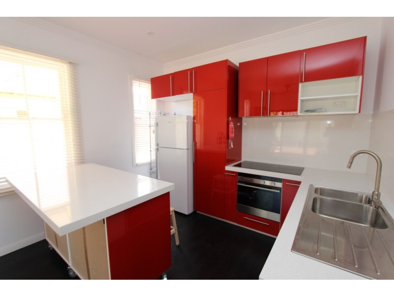 8 Spencer St, Bathurst NSW 2795