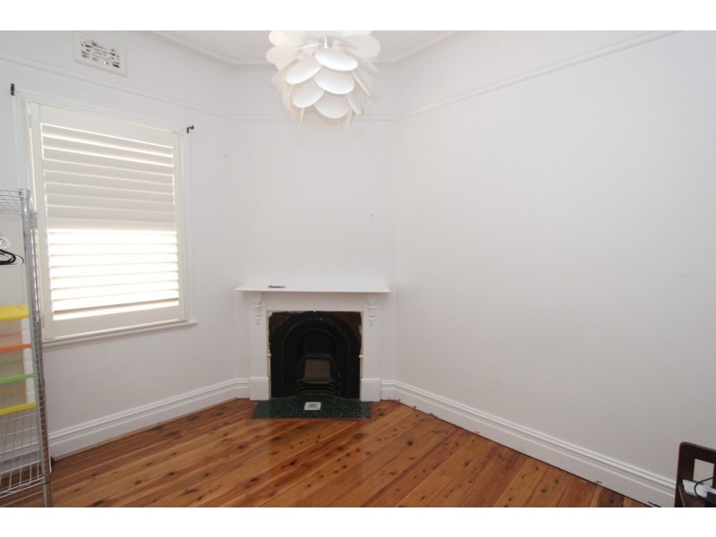 8 Spencer St, Bathurst NSW 2795