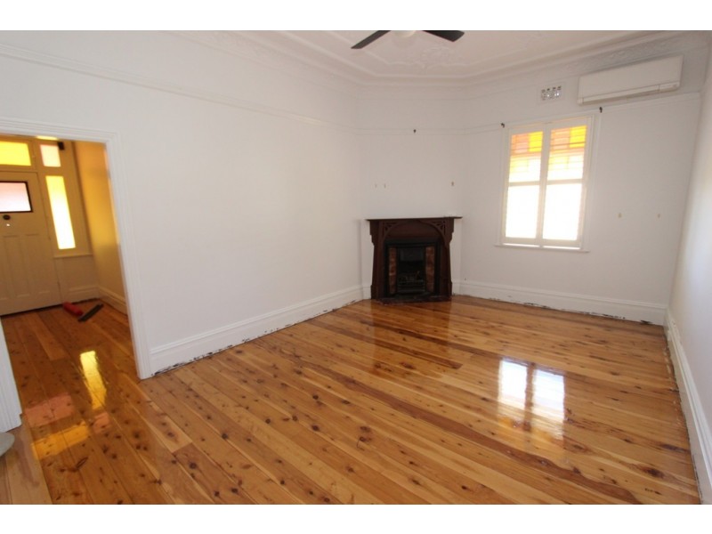 8 Spencer St, Bathurst NSW 2795