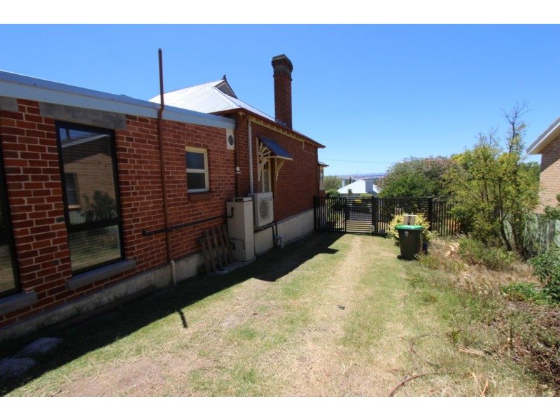 8 Spencer St, Bathurst NSW 2795