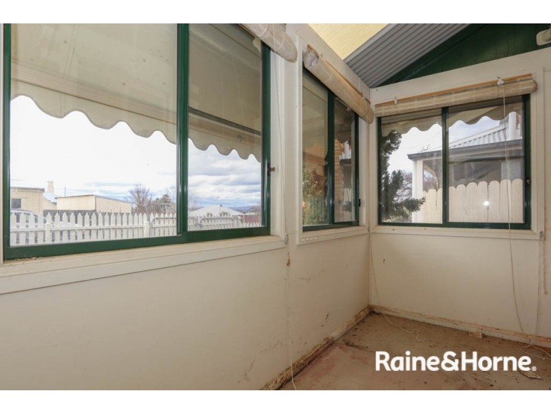 8 Logan Street, South Bathurst NSW 2795
