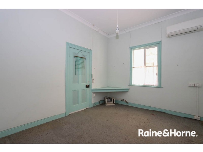 8 Logan Street, South Bathurst NSW 2795
