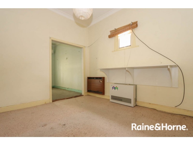 8 Logan Street, South Bathurst NSW 2795