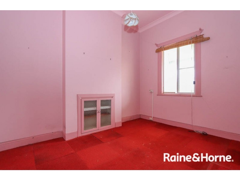 8 Logan Street, South Bathurst NSW 2795