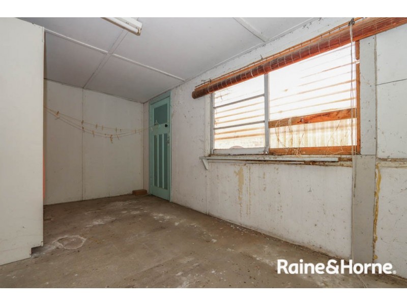8 Logan Street, South Bathurst NSW 2795