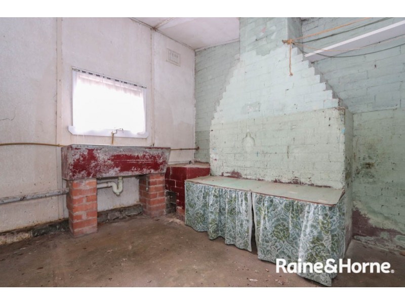 8 Logan Street, South Bathurst NSW 2795