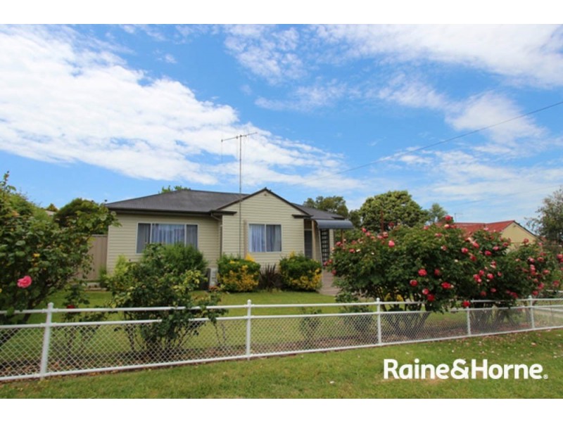 12 Tremain Ave, West Bathurst NSW 2795