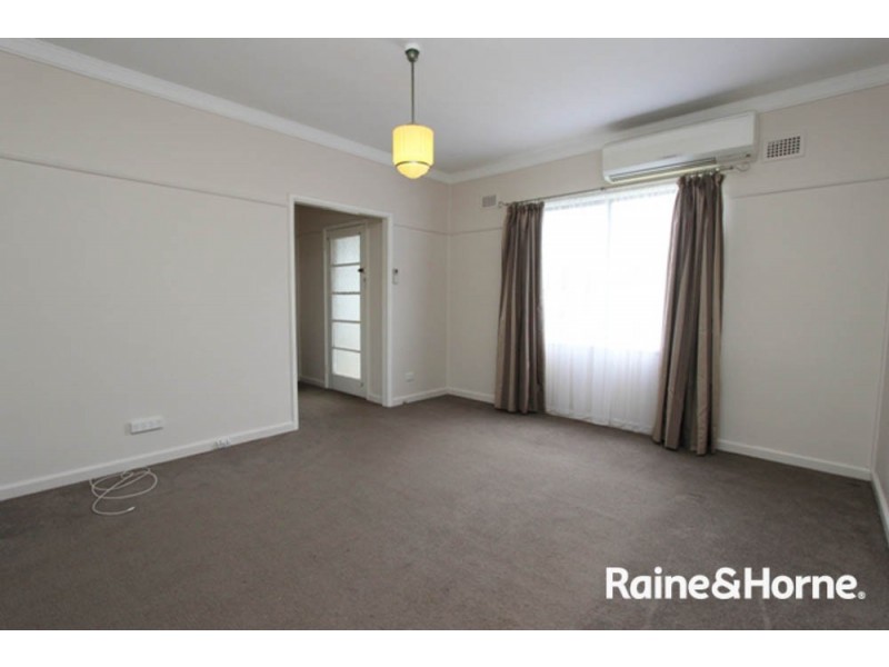 12 Tremain Ave, West Bathurst NSW 2795