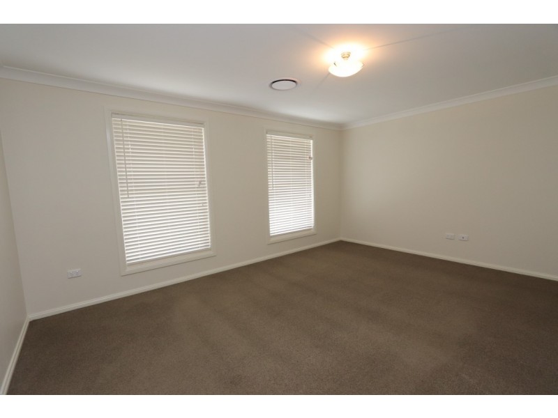 9 McLean Street, Bathurst NSW 2795