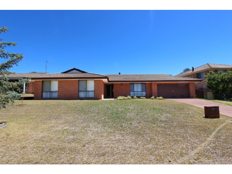 12 Beavis Place, Bathurst NSW 2795