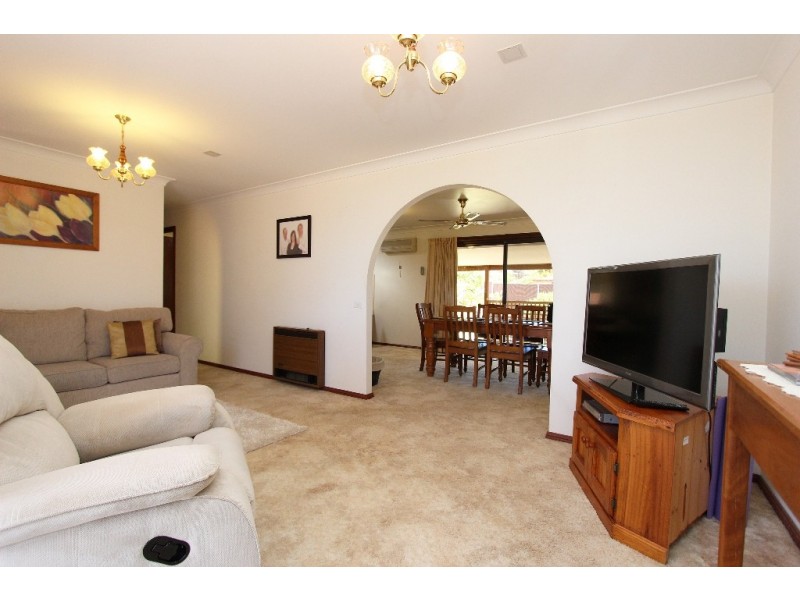 12 Beavis Place, Bathurst NSW 2795