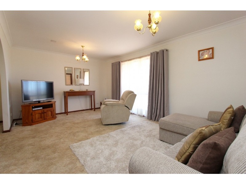 12 Beavis Place, Bathurst NSW 2795