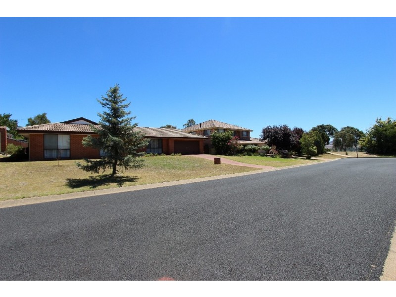 12 Beavis Place, Bathurst NSW 2795