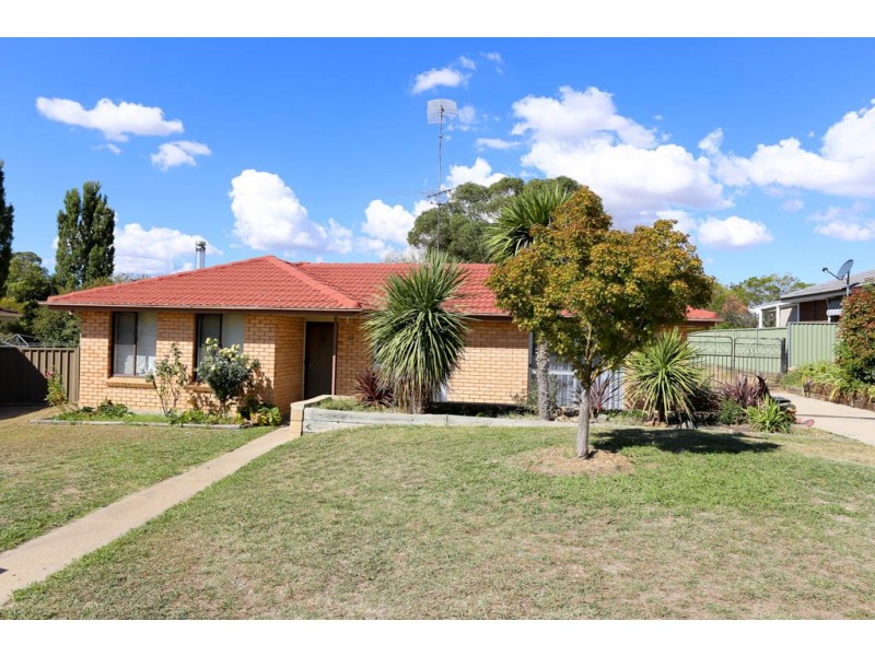 10 Willman Place, South Bathurst NSW 2795
