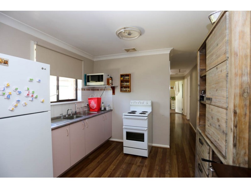 10 Willman Place, South Bathurst NSW 2795
