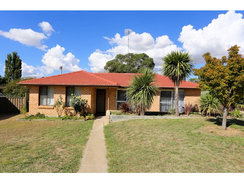 10 Willman Place, South Bathurst NSW 2795