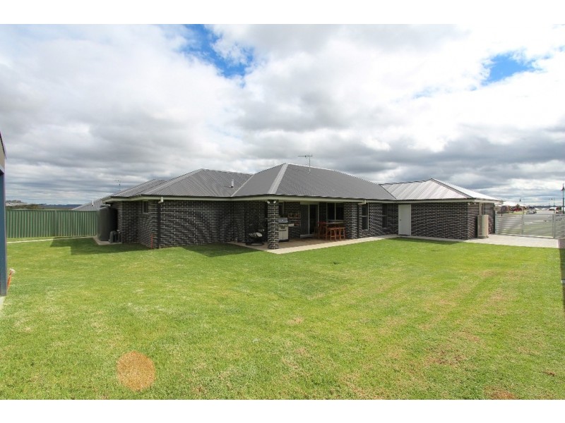 8 McLean Street, Windradyne NSW 2795