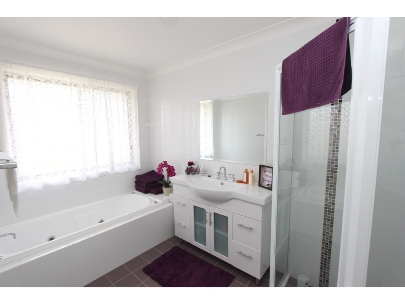 89 Darwin Dr, Bathurst NSW 2795