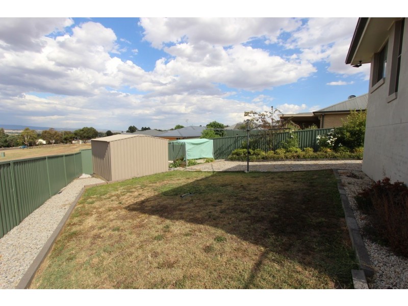 89 Darwin Dr, Bathurst NSW 2795