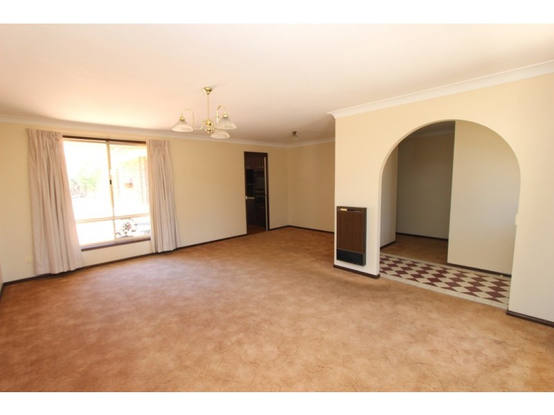 22 Crawford St, Bathurst NSW 2795