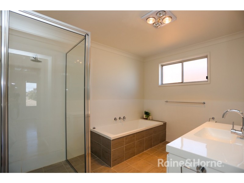 6 Webb Street, West Bathurst NSW 2795
