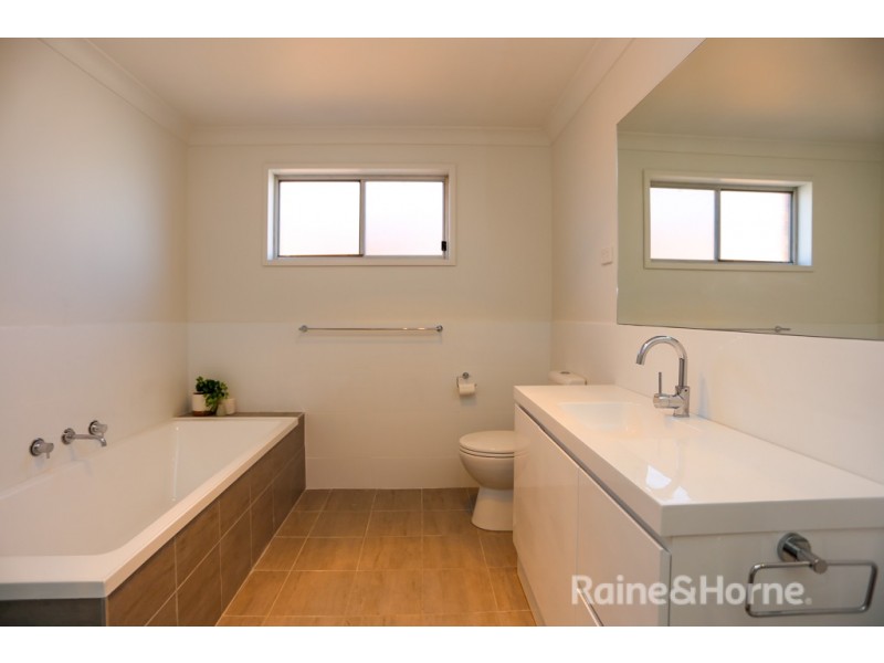 6 Webb Street, West Bathurst NSW 2795
