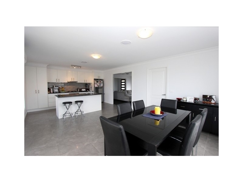 63 Graham Dr, Bathurst NSW 2795