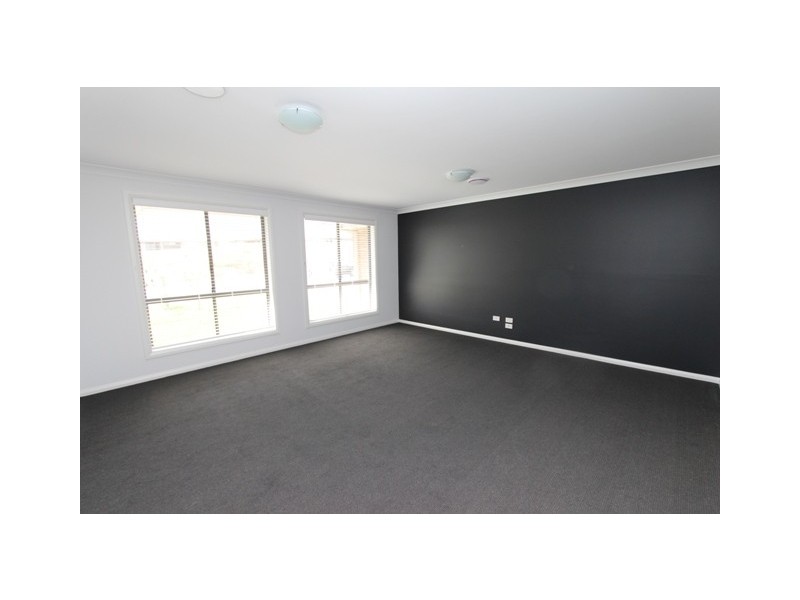 63 Graham Dr, Bathurst NSW 2795