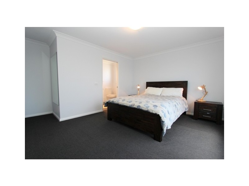 63 Graham Dr, Bathurst NSW 2795