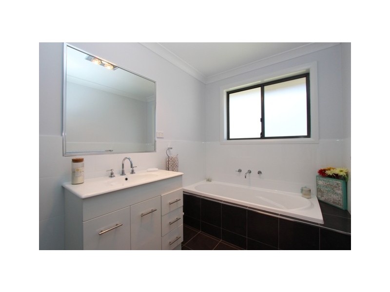 63 Graham Dr, Bathurst NSW 2795