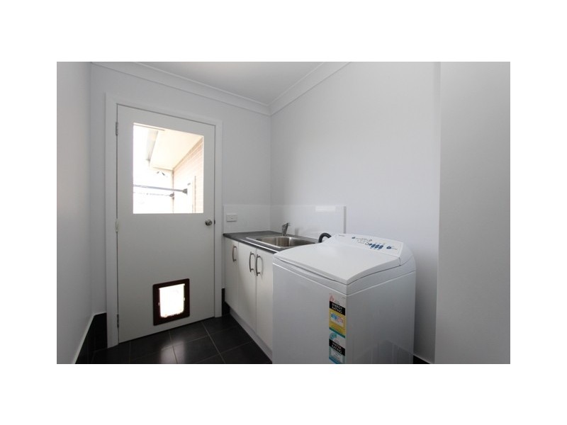 63 Graham Dr, Bathurst NSW 2795